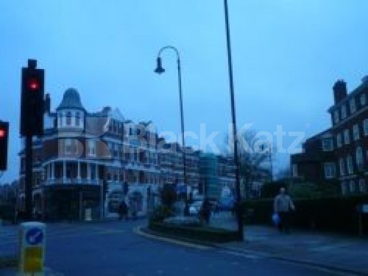 			AMAZING STUDIO!!!, Studio Apartment, 1 bath, 1 reception Flat			 Grand Avenue, MUSWELL HILL N10